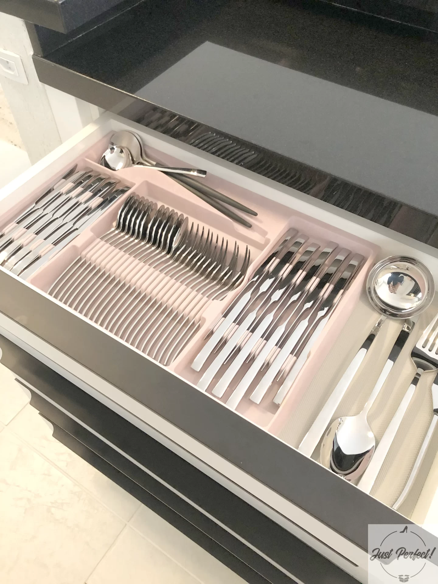 Cozinha organizada com móveis planejados